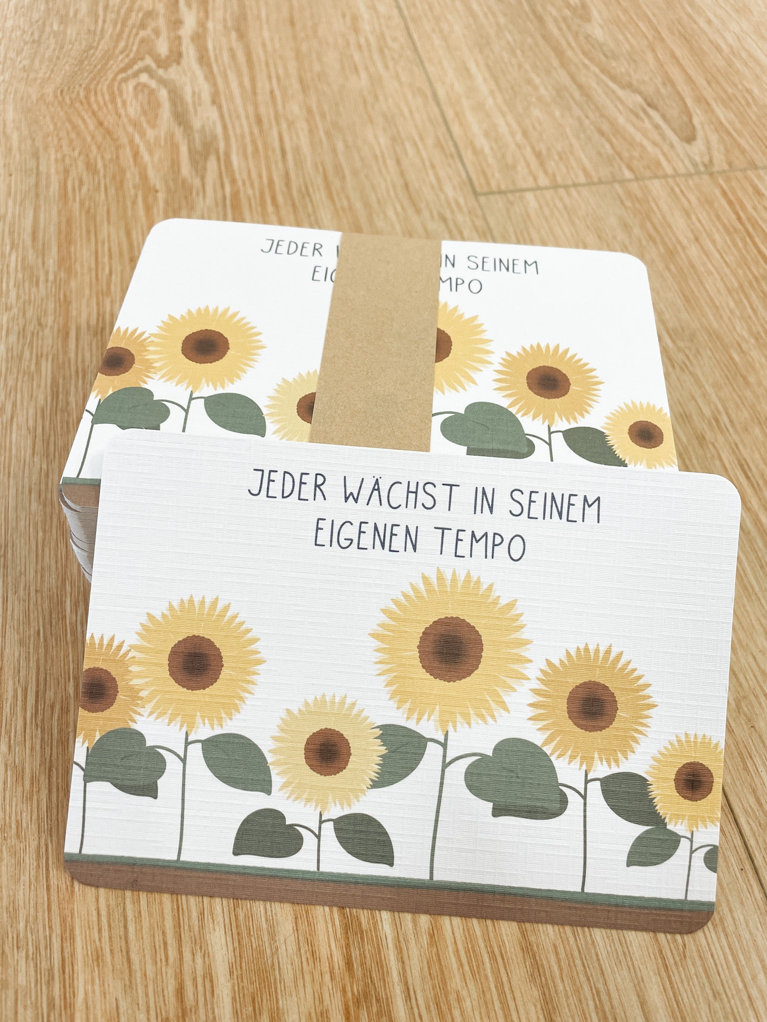 B-Ware: Postkarte Mutmacher "JEDER WÄCHST IN SEINEM EIGENEN TEMPO" Leinenoptik