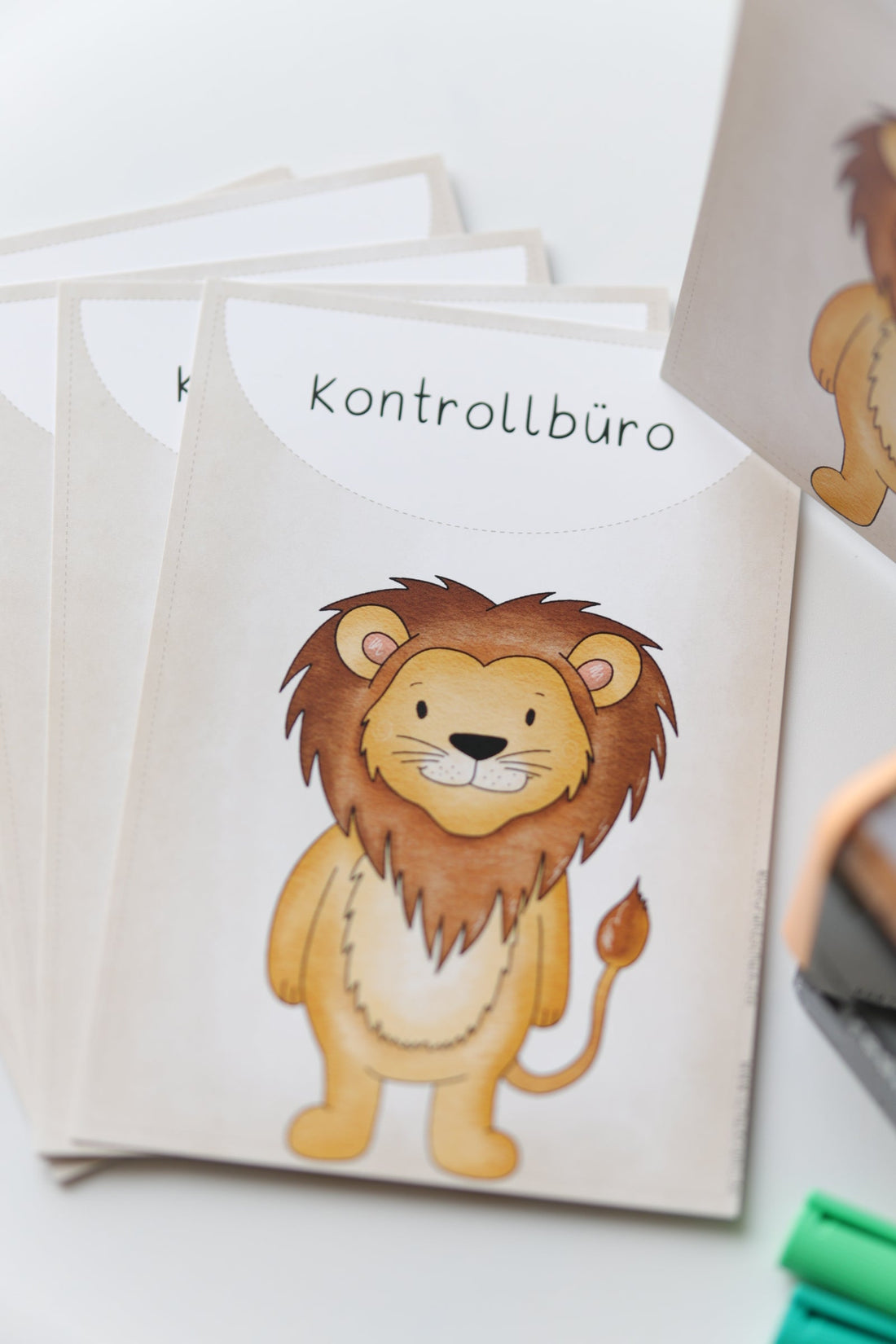 🎁 Kontrollbüro Karte Aufsteller Löwe (100% off)
